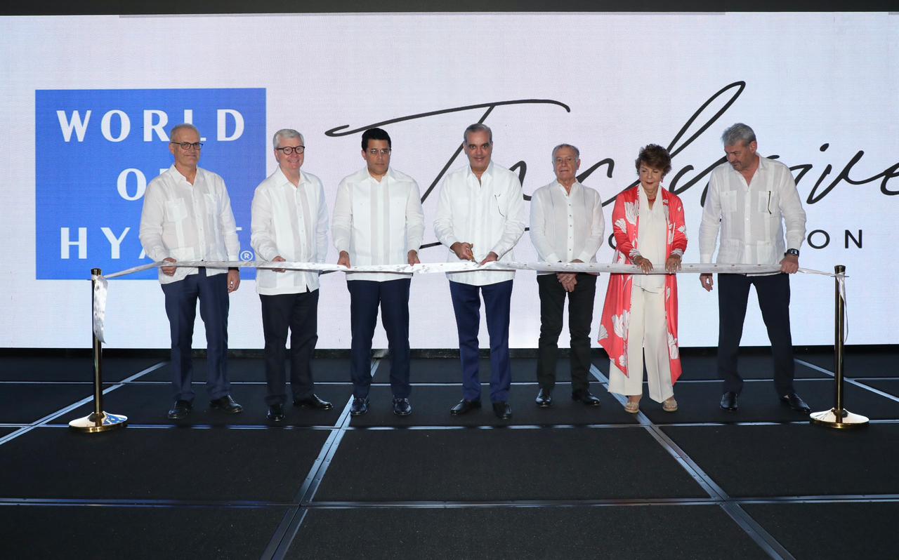 Abinader asiste a inauguración de dos hoteles con inversión RD$23 mil millones en Miches