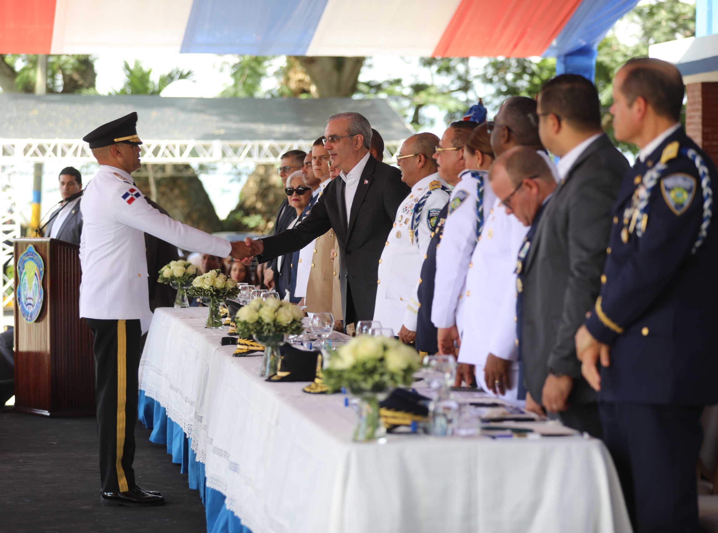 Abinader encabeza graduación de 64 nuevos cadetes de la Policía Nacional
