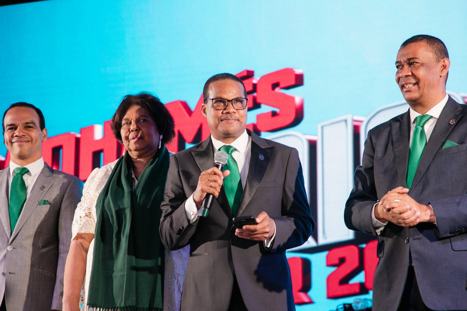 Ofrecen fiesta a servidores académicos y administrativos de la UASD