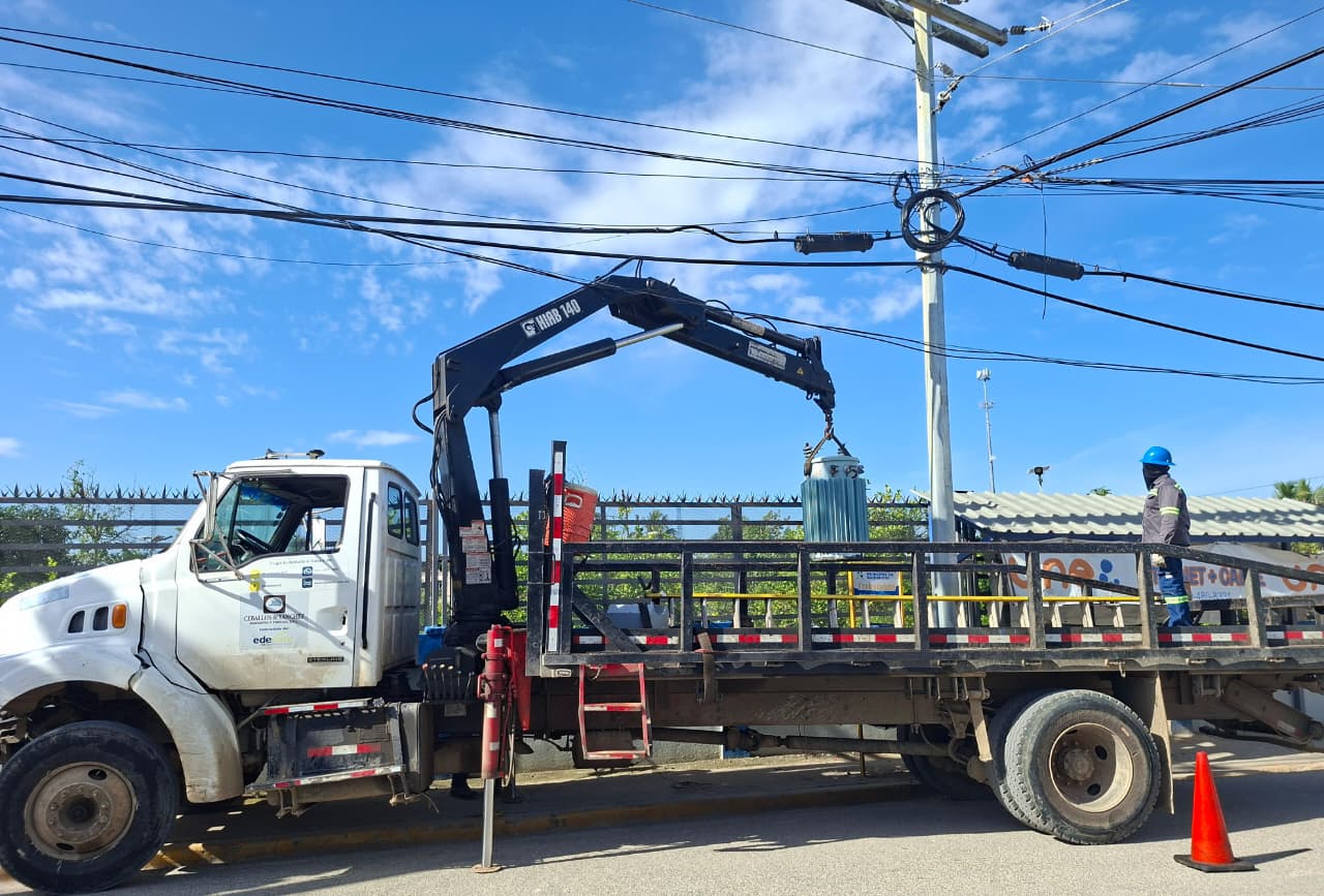 Edeeste desmantela transformador ilegal vinculado a propiedades de un reconocido pelotero en Quisqueya