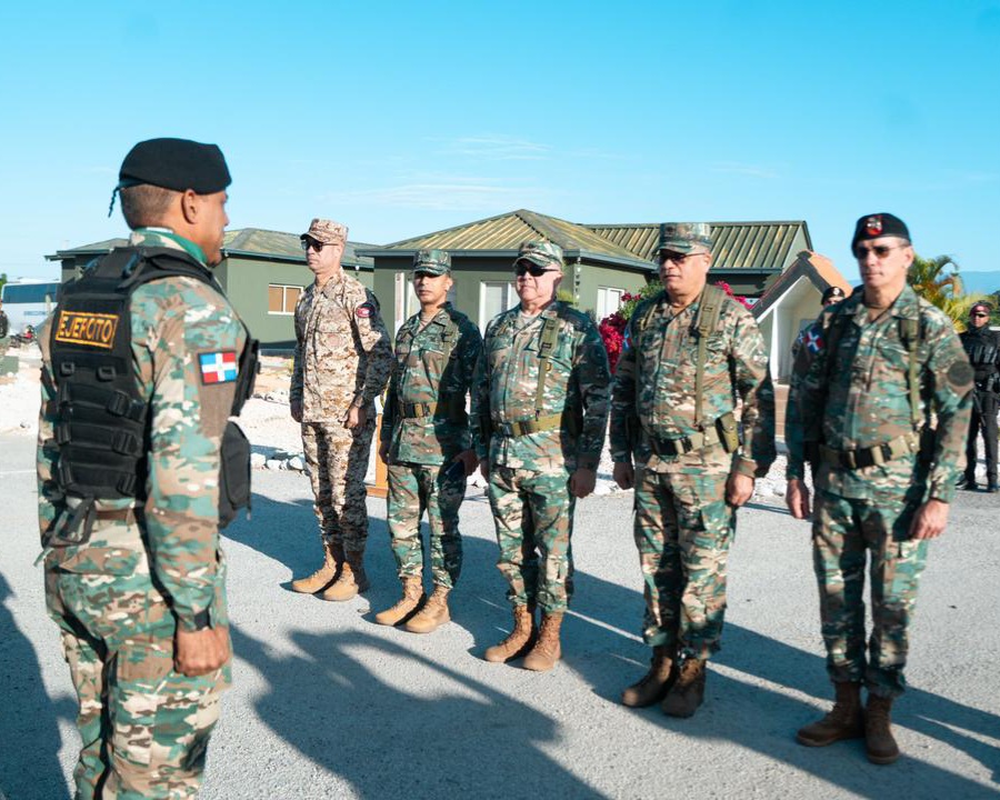 Ministro Defensa recorre la zona fronteriza