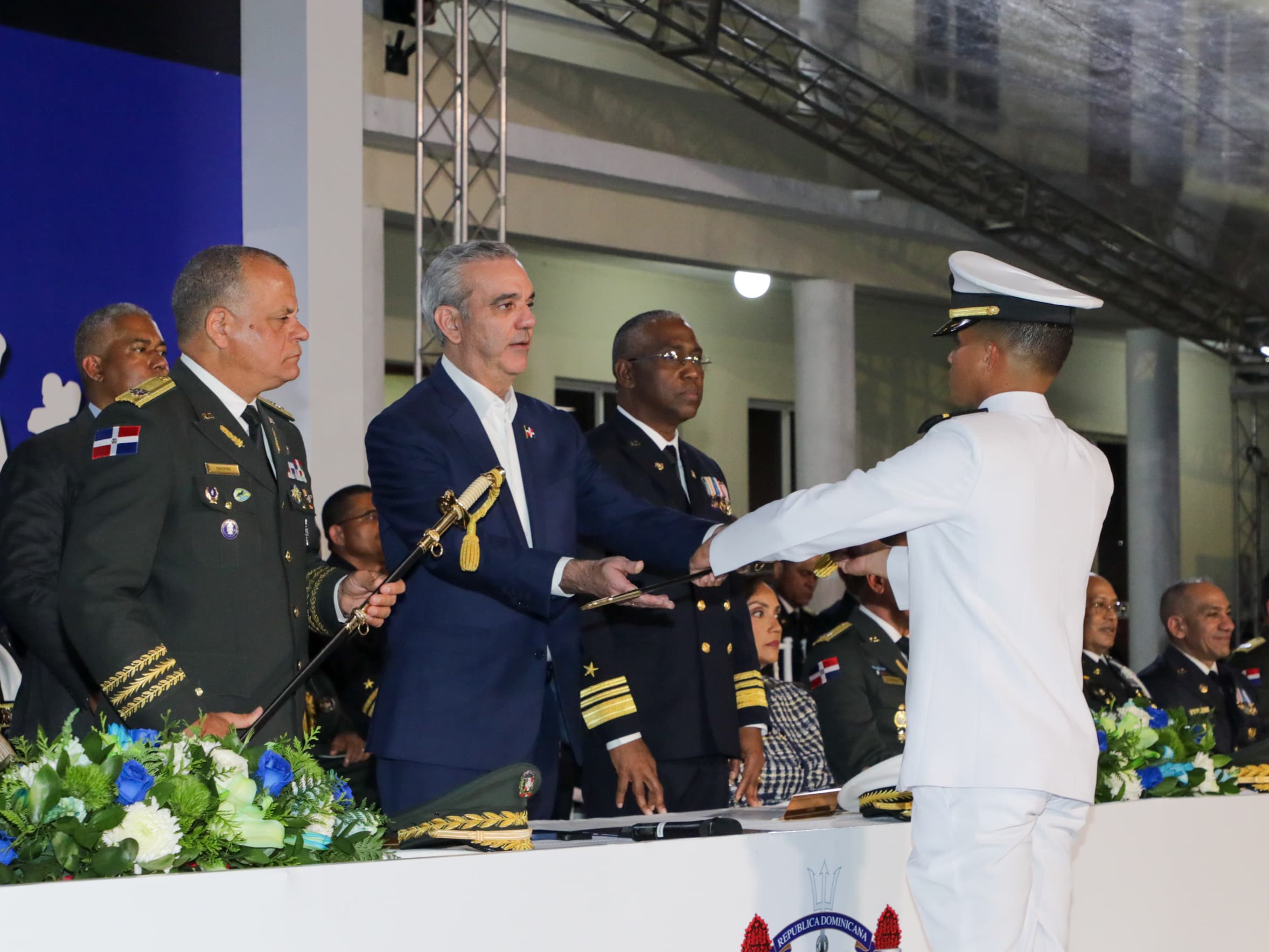 Abinader preside graduación de 26 Damas y Caballeros Guardamarinas