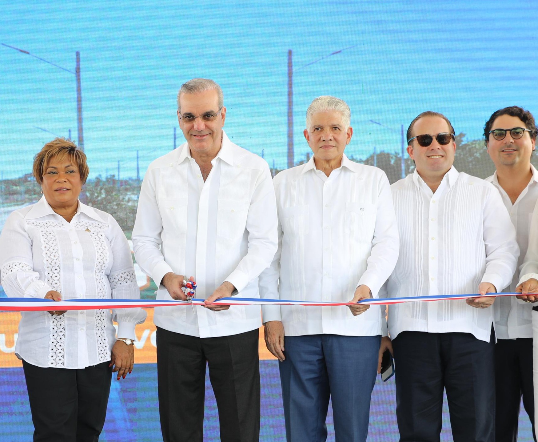 Gobierno inaugura Avenida Ecológica