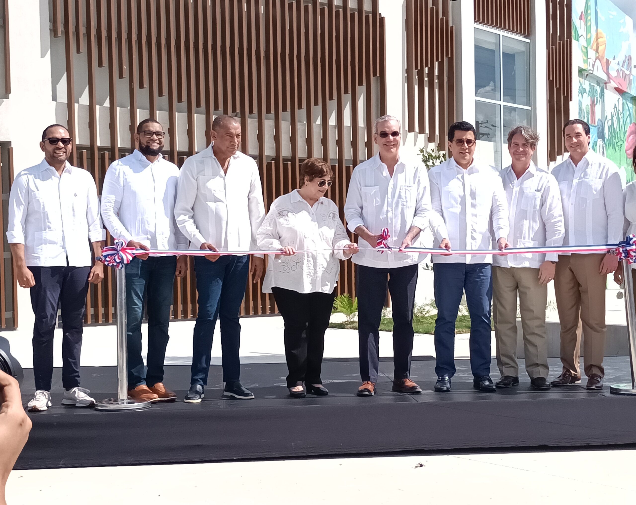 Mitur invierte casi RD$430 millones en nueva plaza en El Seibo; impulsará turismo y economía de la provincia