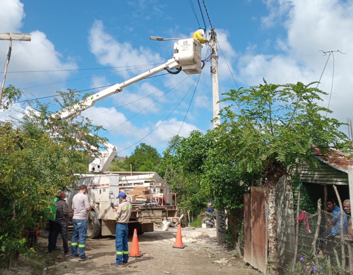 Edeeste fortalece seguridad ciudadana al instalar más de 19,900 luminarias