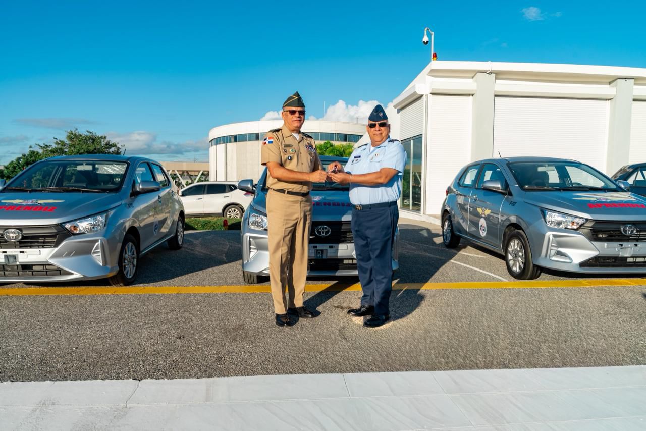 Ministerio Defensa entrega nuevos vehículos a Escuelas Vocacionales