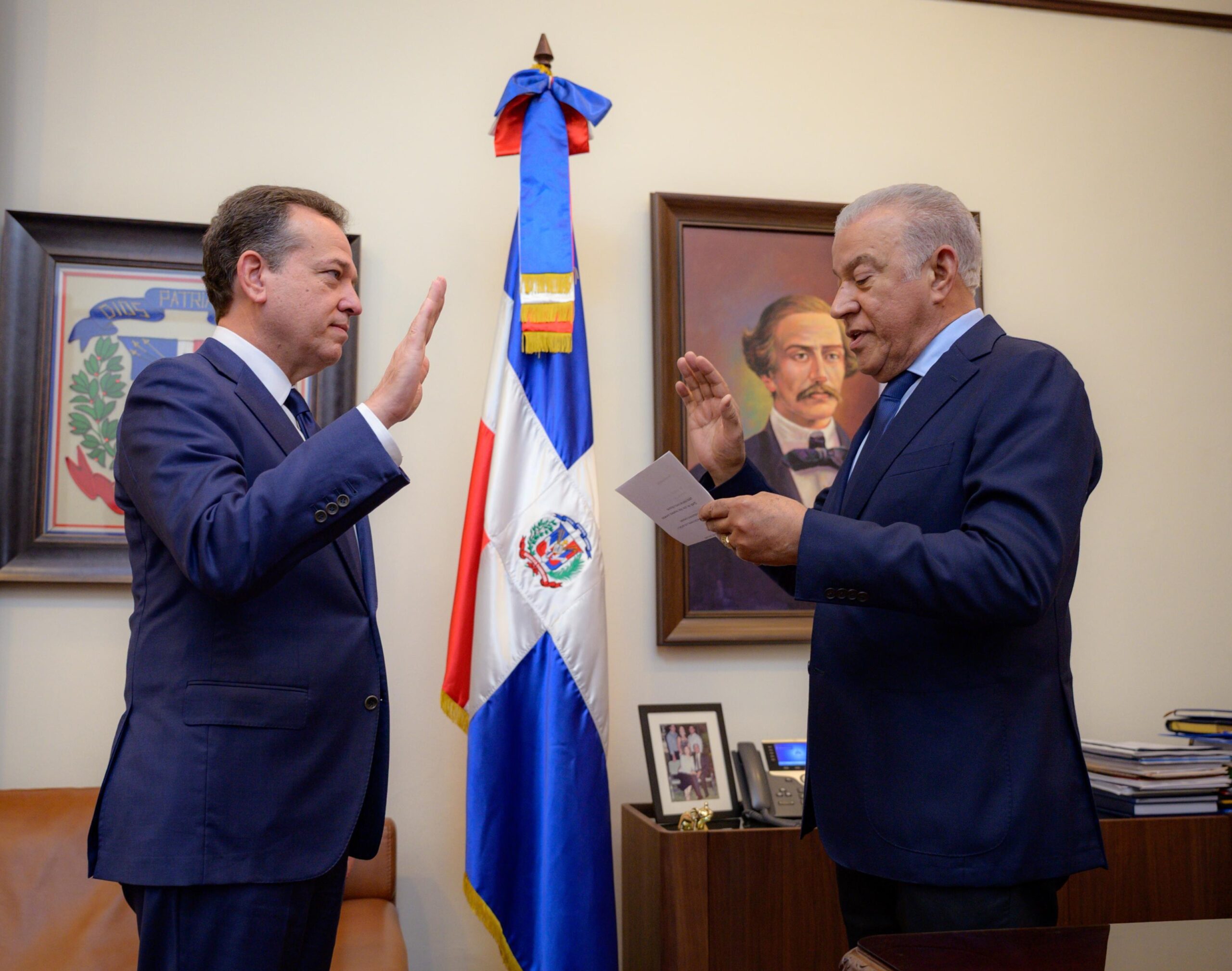 Ministro Andrés Bautista juramenta nuevo titular Ministerio de Vivienda