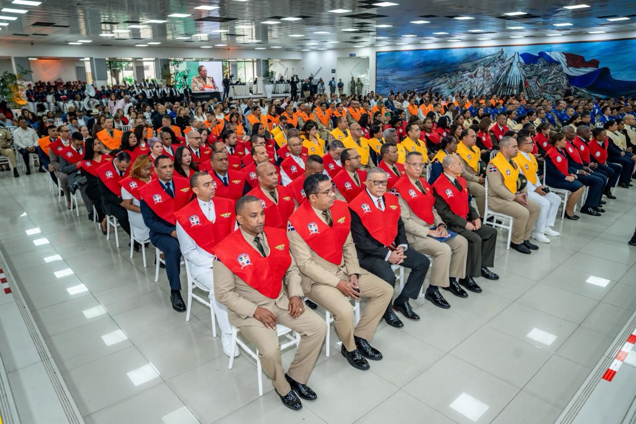 MIDE gradúa nuevos líderes militares y civiles