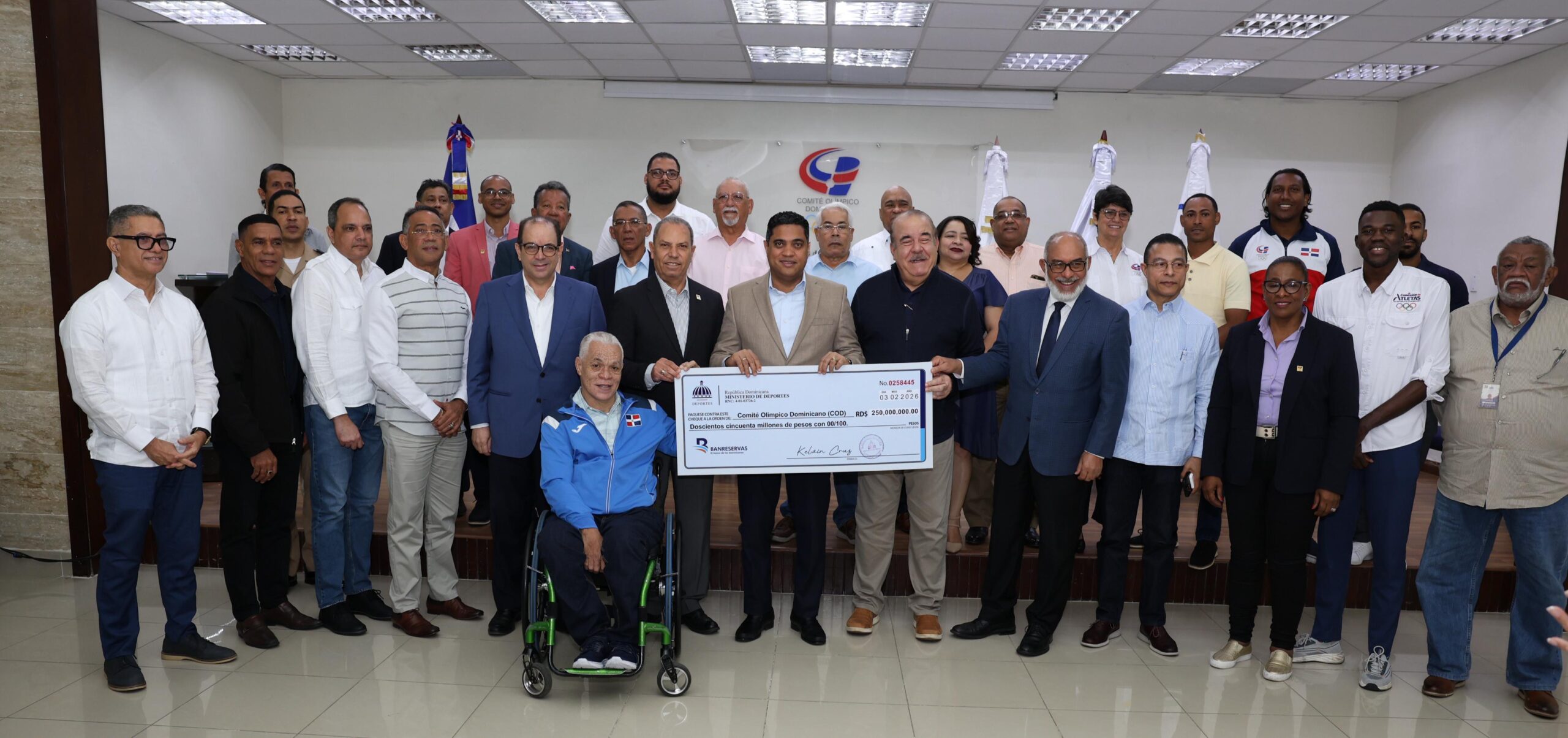 Ministro Deportes entrega RD$250M más para preparar atletas de Juegos Centroamericanos y del Caribe