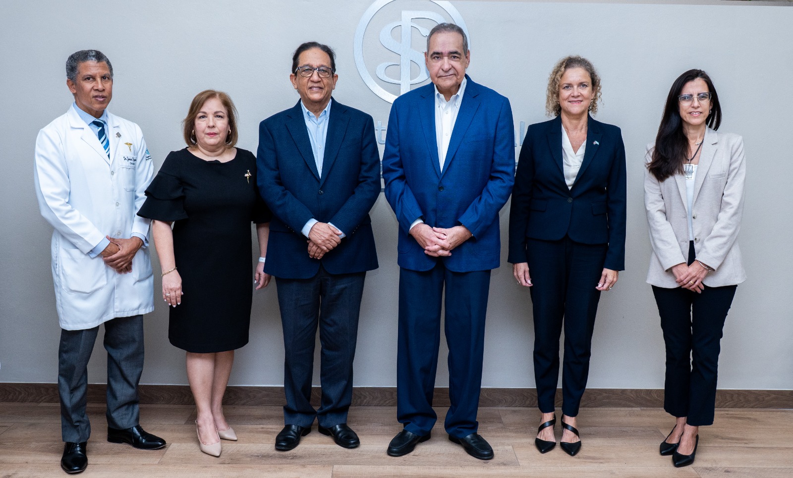 Embajadora de Argentina visita Incort pionero trasplante hepático de RD