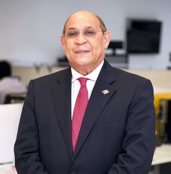 Abinader designa nuevos titulares en Contraloría y el Mescyt