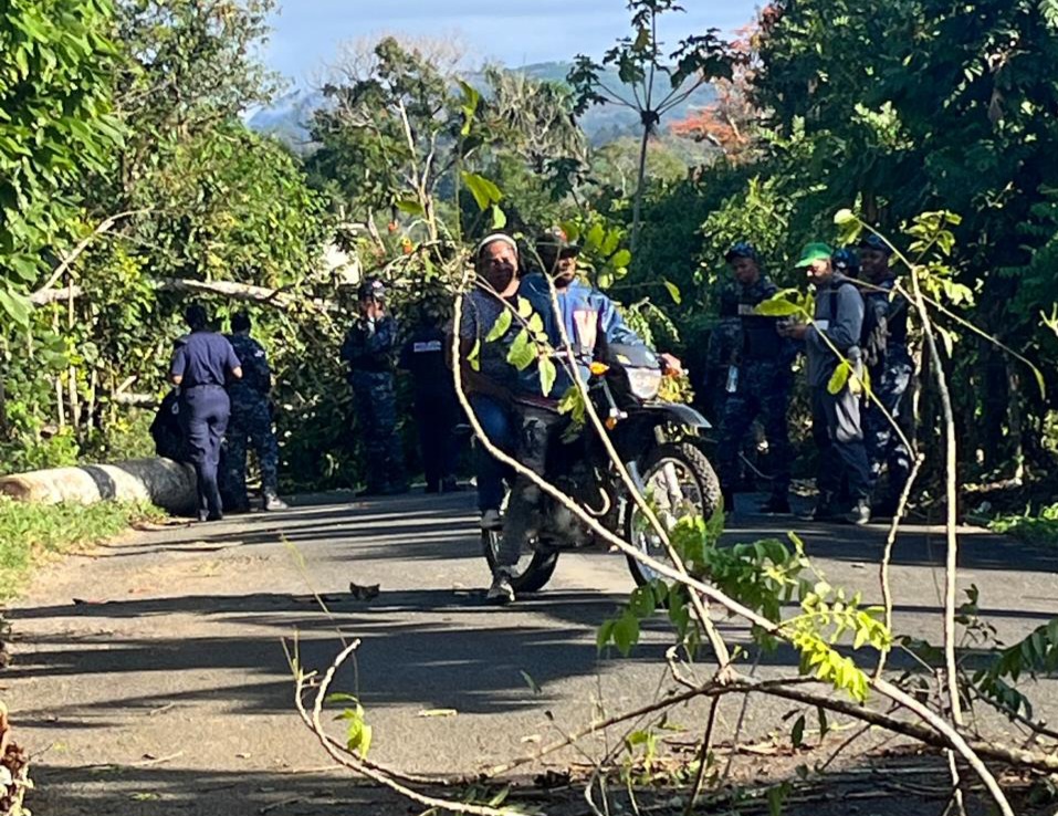 Edeeste trabaja para restablecer servicio eléctrico en Peralvillo