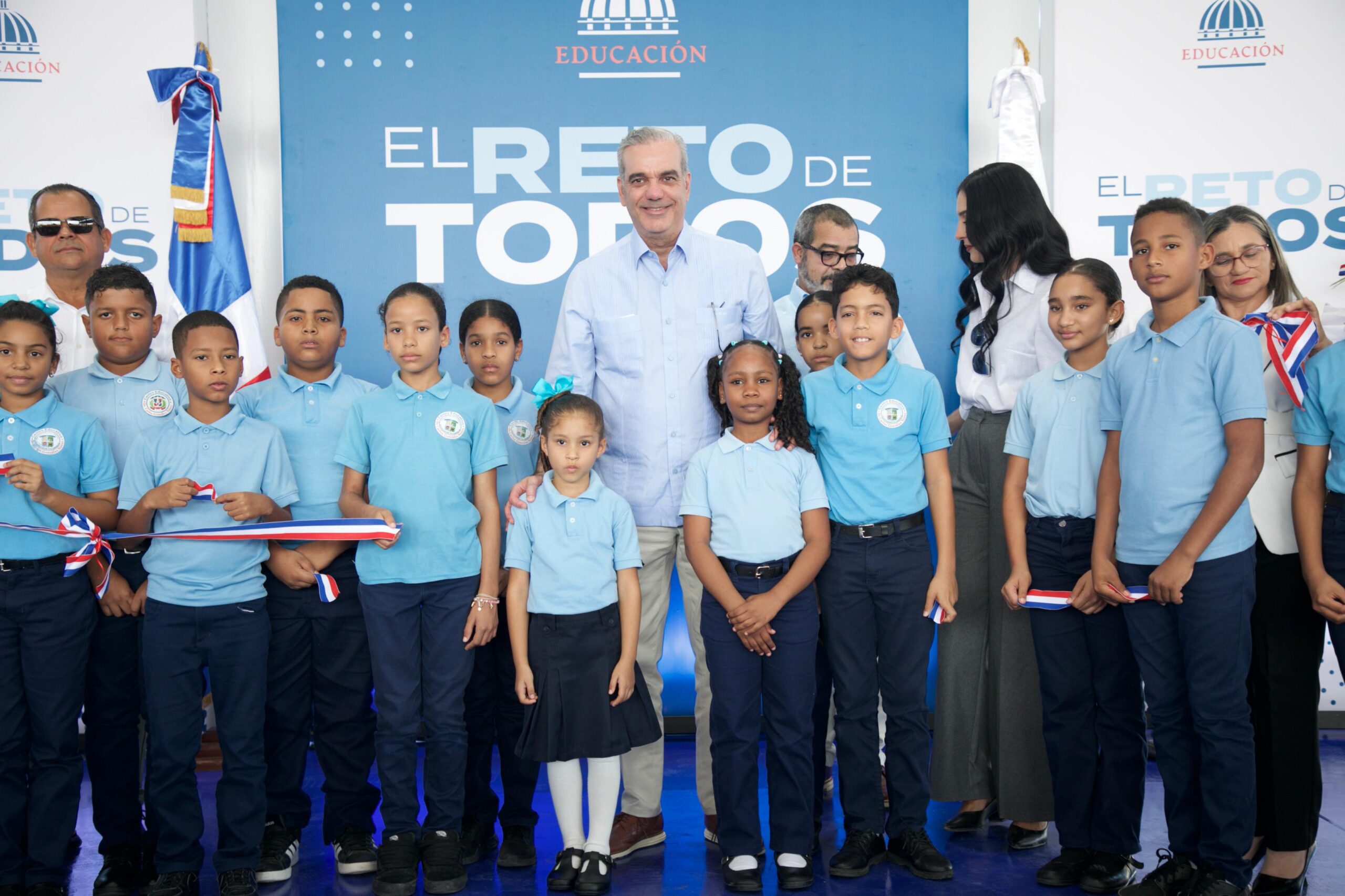 Gobierno inaugura techados en los municipios Villa Los Almácigos y Monción