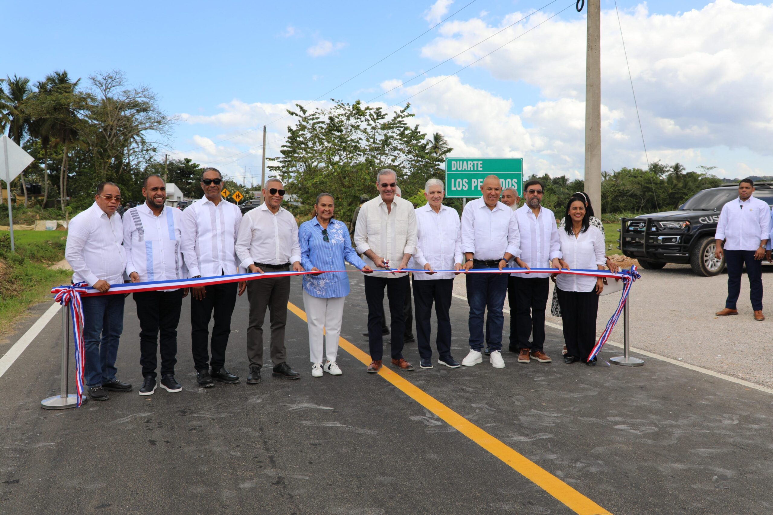 Abinader inaugura carretera que une Villa Riva con Autopista del Nordeste