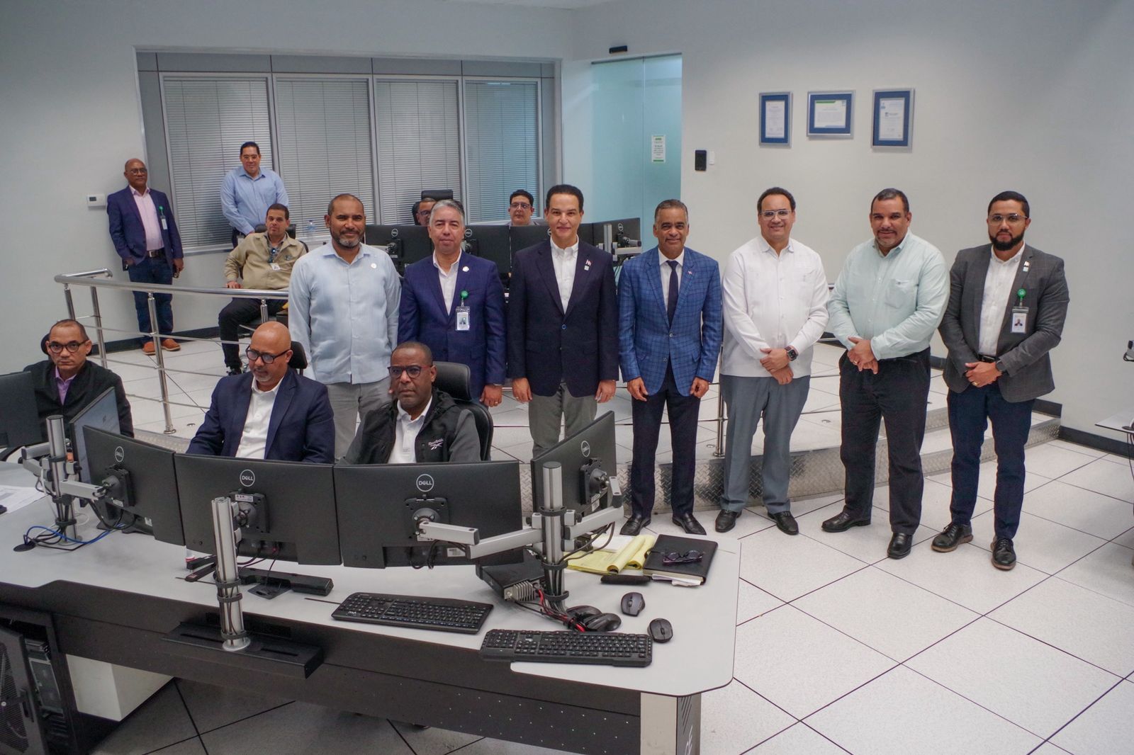 Servicio eléctrico restablecido por completo en el país