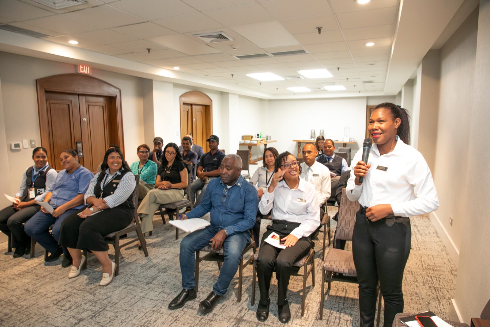 Edeeste fortalece cultura eficiencia energética en colaboradores de un hotel de SD