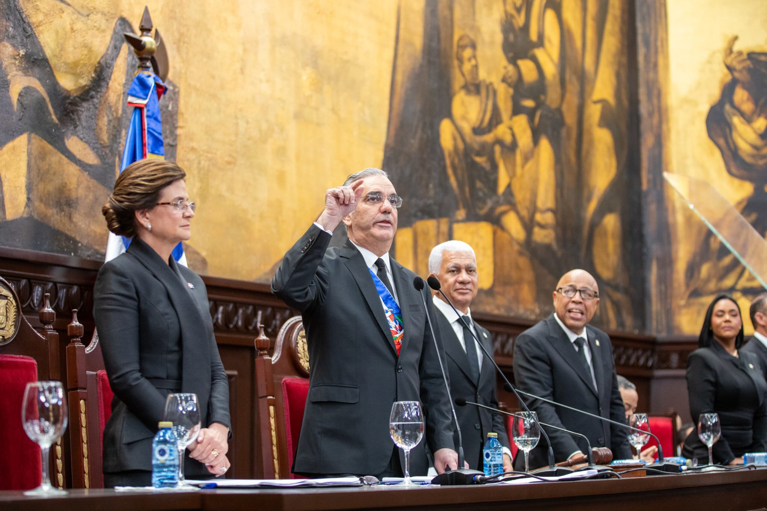 Abinader revela apertura de 30 hospitales