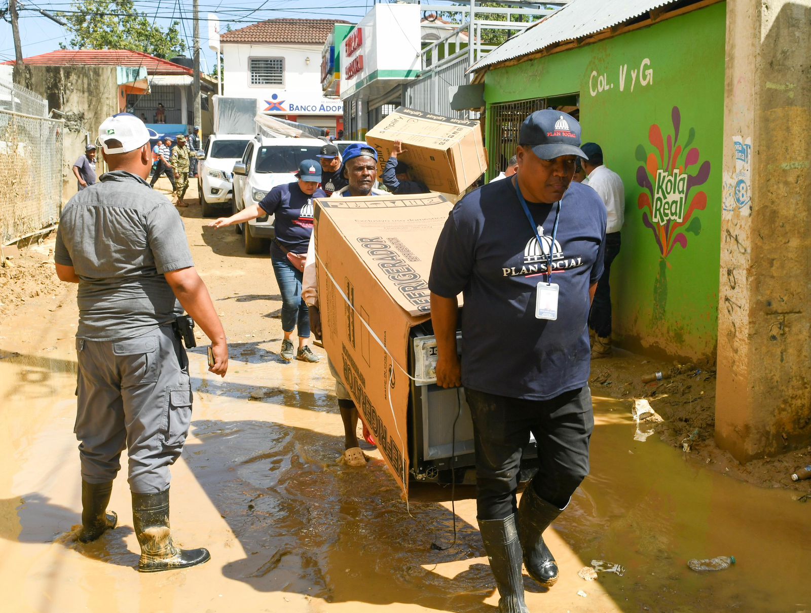 DASAC entrega en Gaspar Hernández electrodomésticos, enseres y raciones crudas