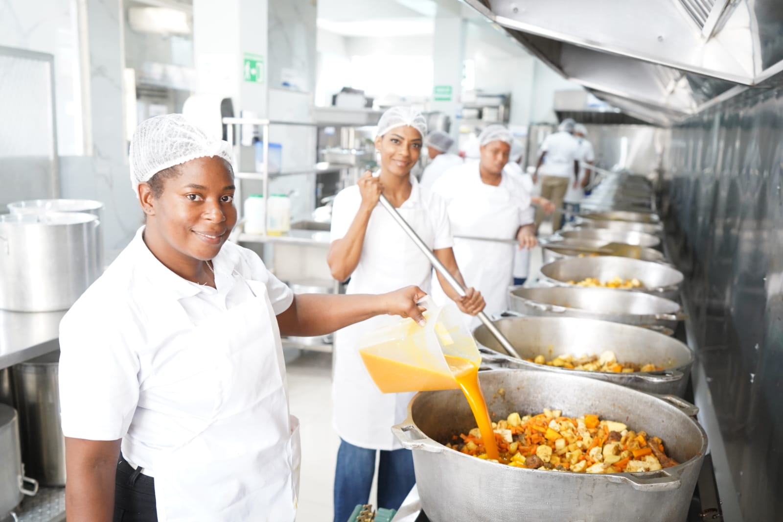 Más del 30% contratos del Inabie pertenecen a Mipymes lideradas por mujeres