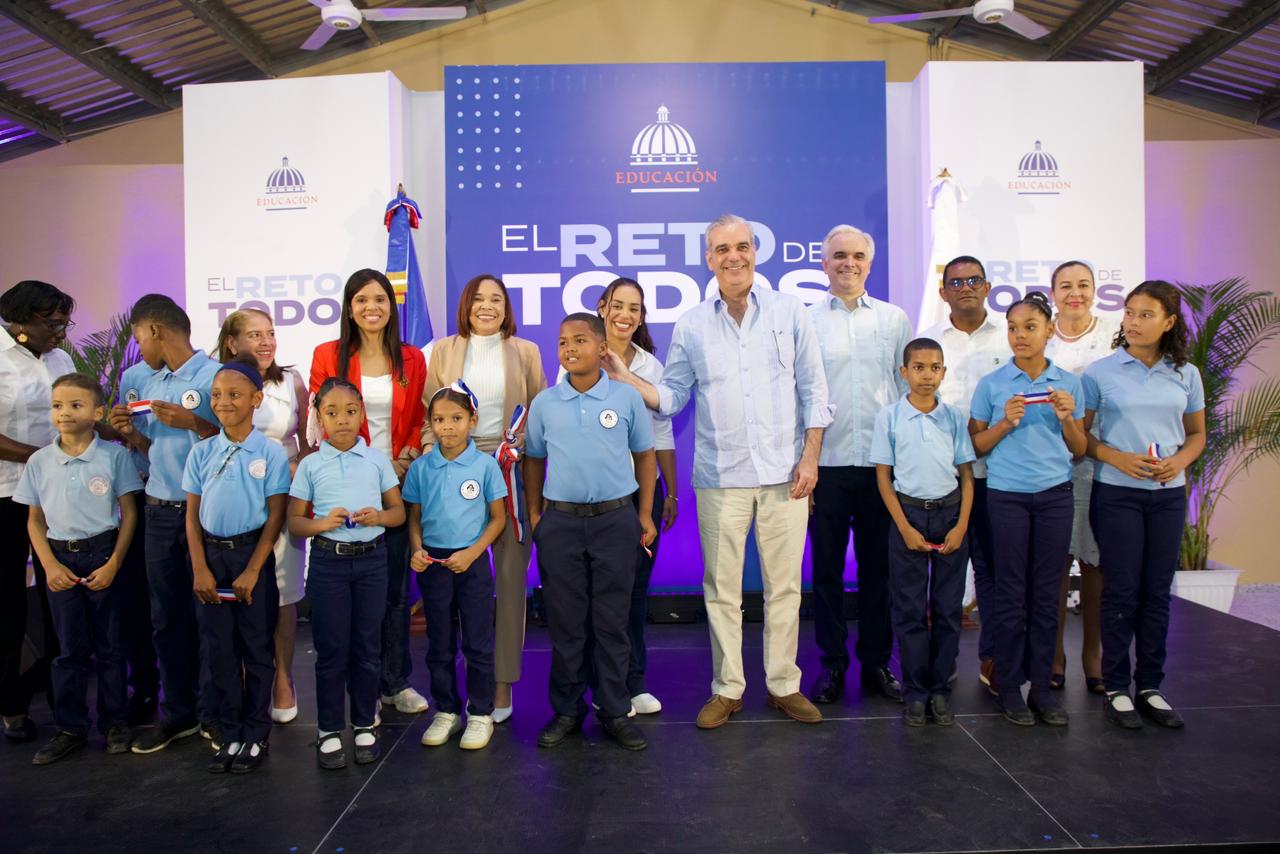 Gobierno entrega Escuela Comunal Barrio Lindo en Villa Mella