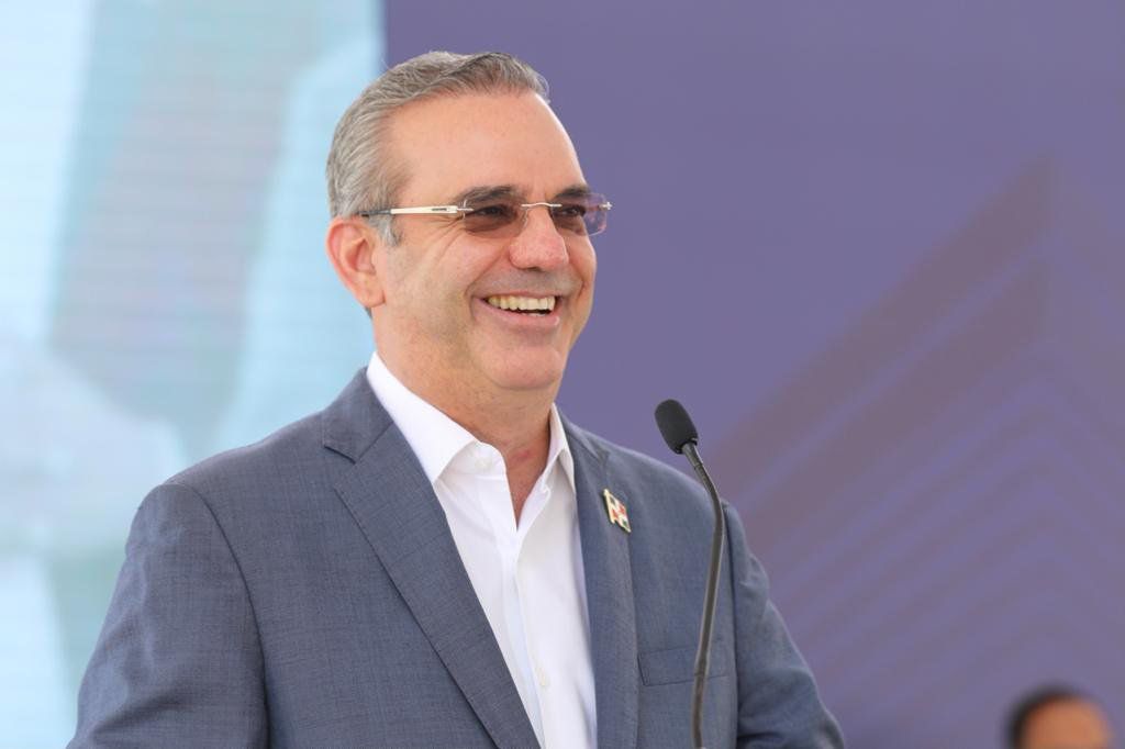 Abinader posiciona a RD como ejemplo democrático global