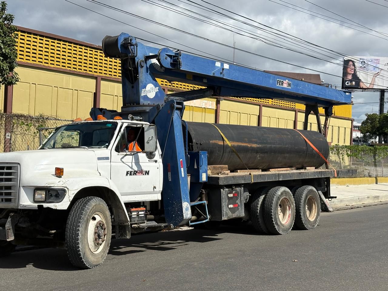 Caasd trabaja en averías provocadas por empresa construye paso a desnivel 27 de Febrero