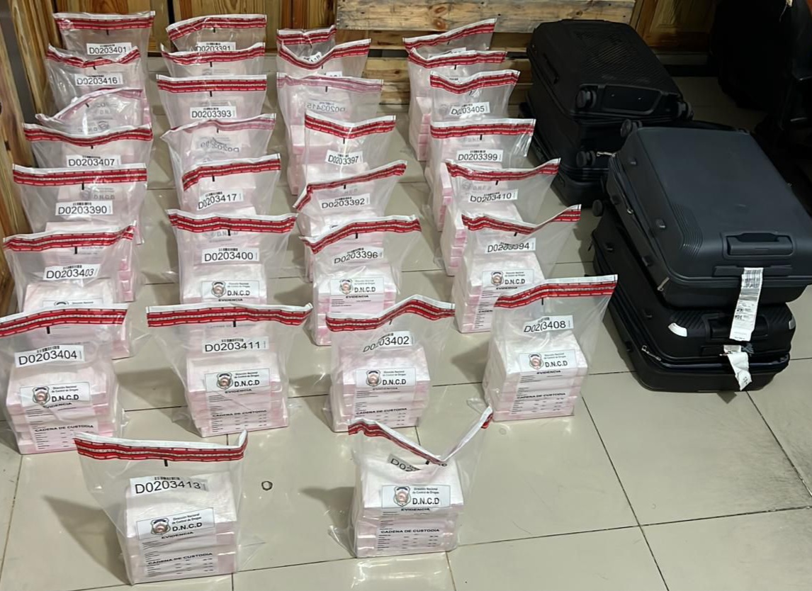 DNCD decomisa 150 paquetes cocaína en aeropuerto Punta Cana