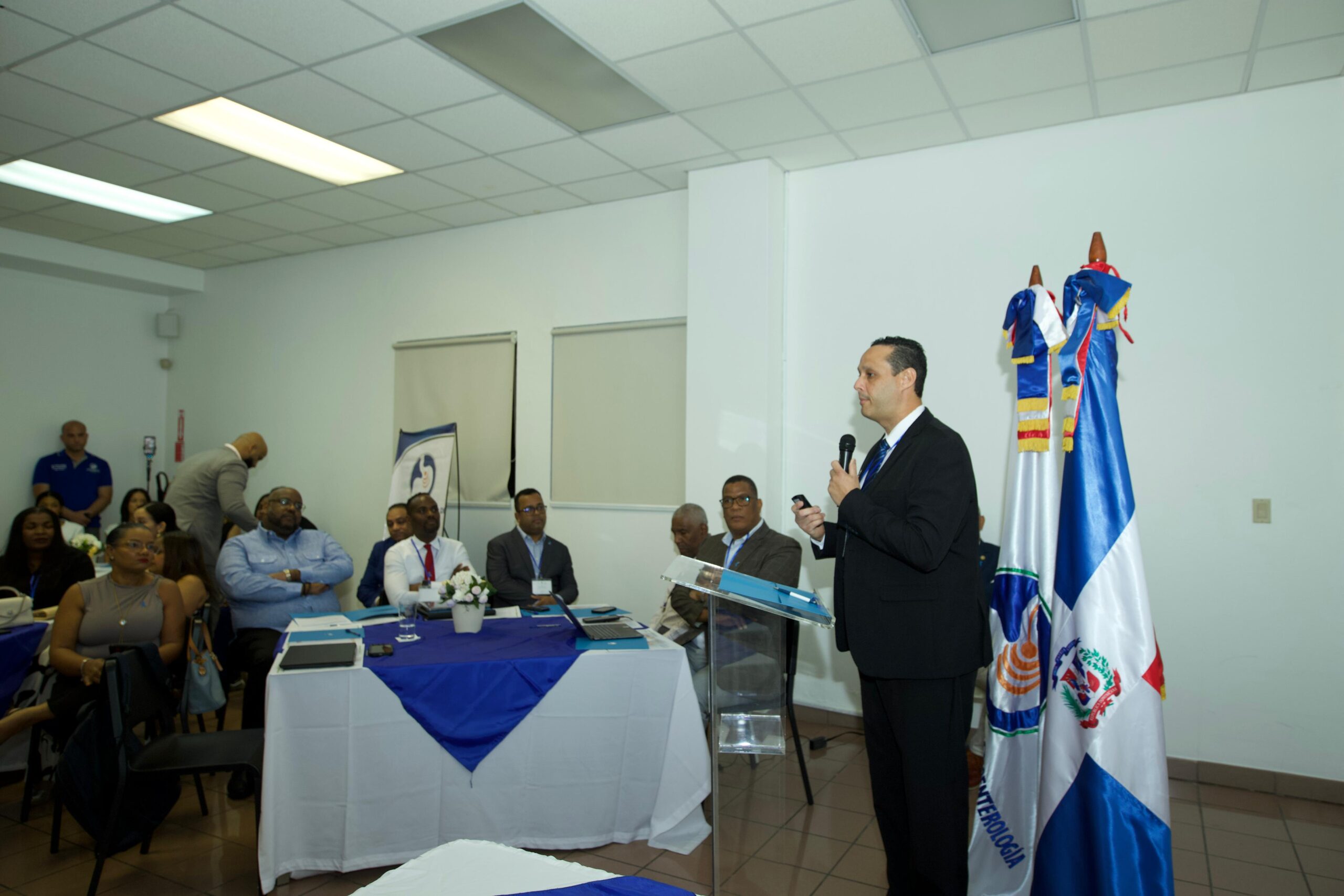 Instituto Gastroenterología orienta sobre prevención y manejo de cáncer de colon