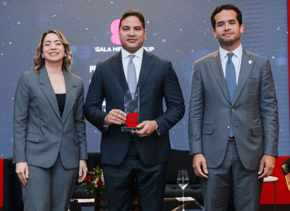 Reconocen miembro Cámara Cuentas por su trayectoria jurídica y aportes al Estado