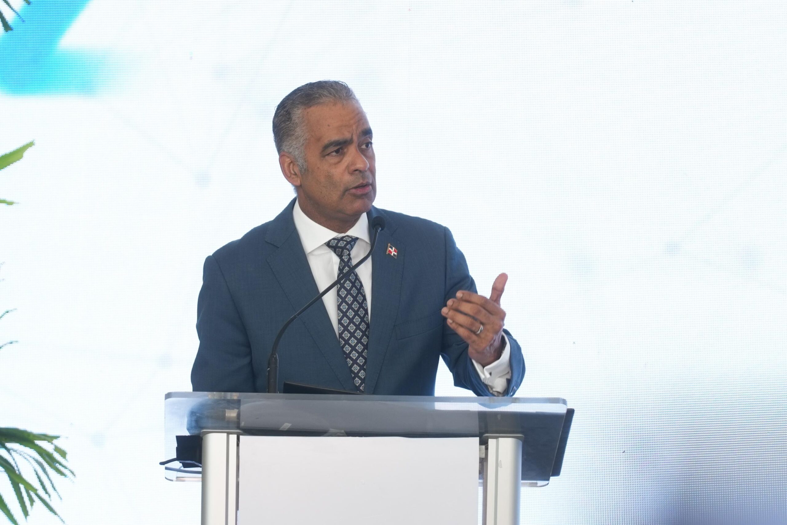 Ministro Joel Santos: Mantenimientos programados en plantas eléctricas no comprometen suministro