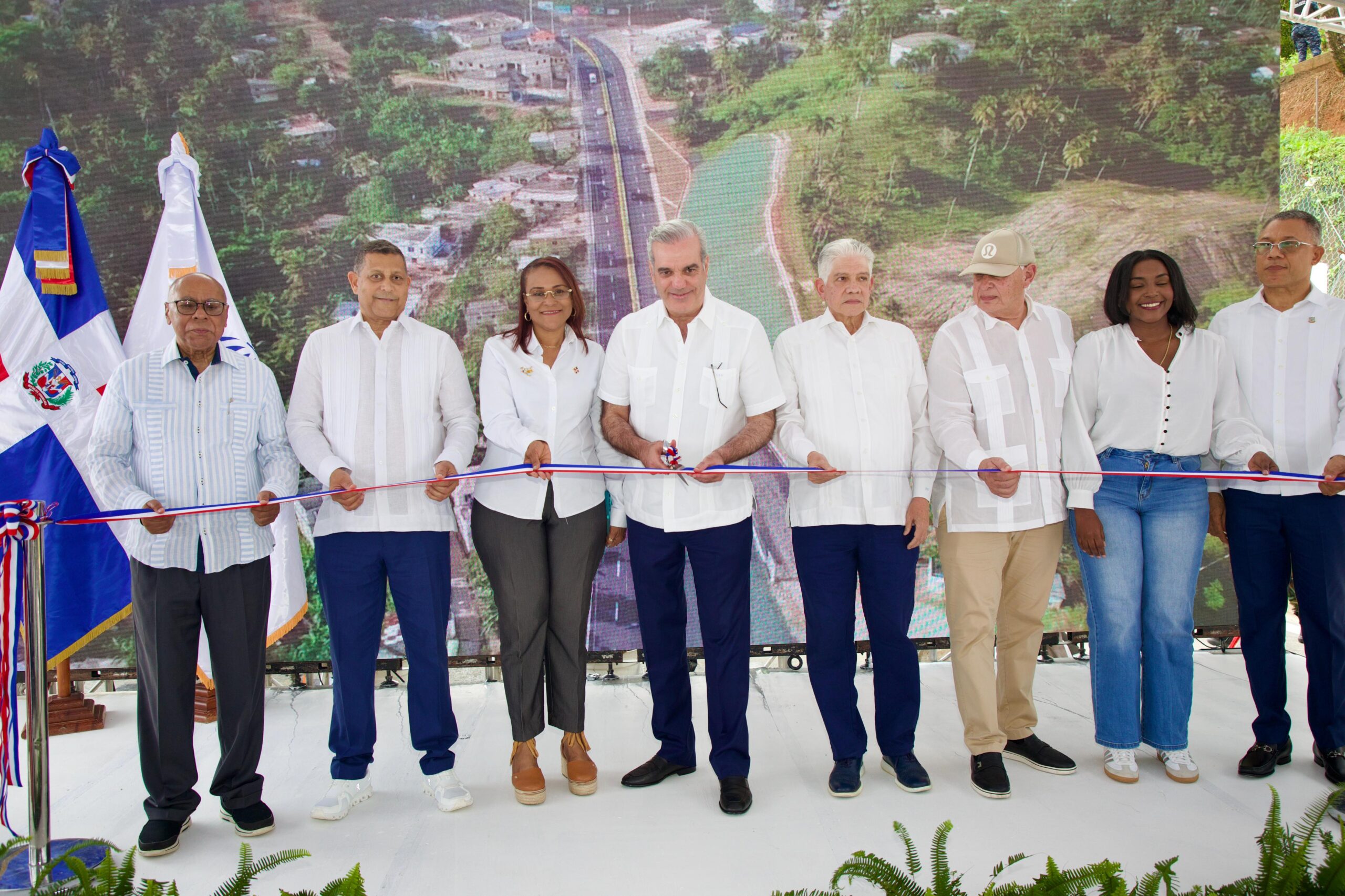 Gobierno inaugura ampliación cuatro vías entrada a Samaná
