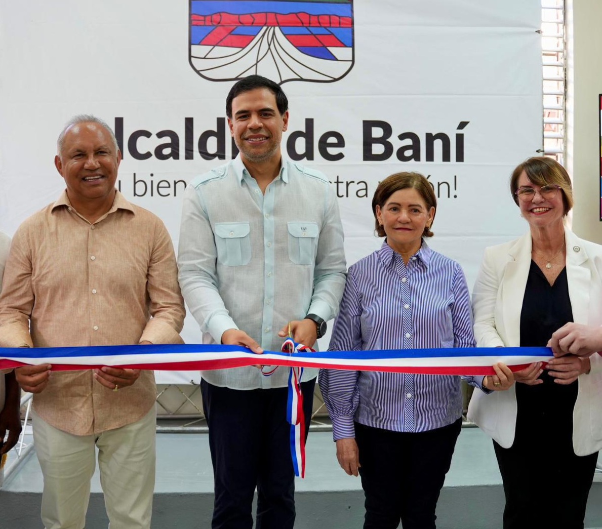 Ministro Cultura entrega Escuela de Bellas Artes Baní