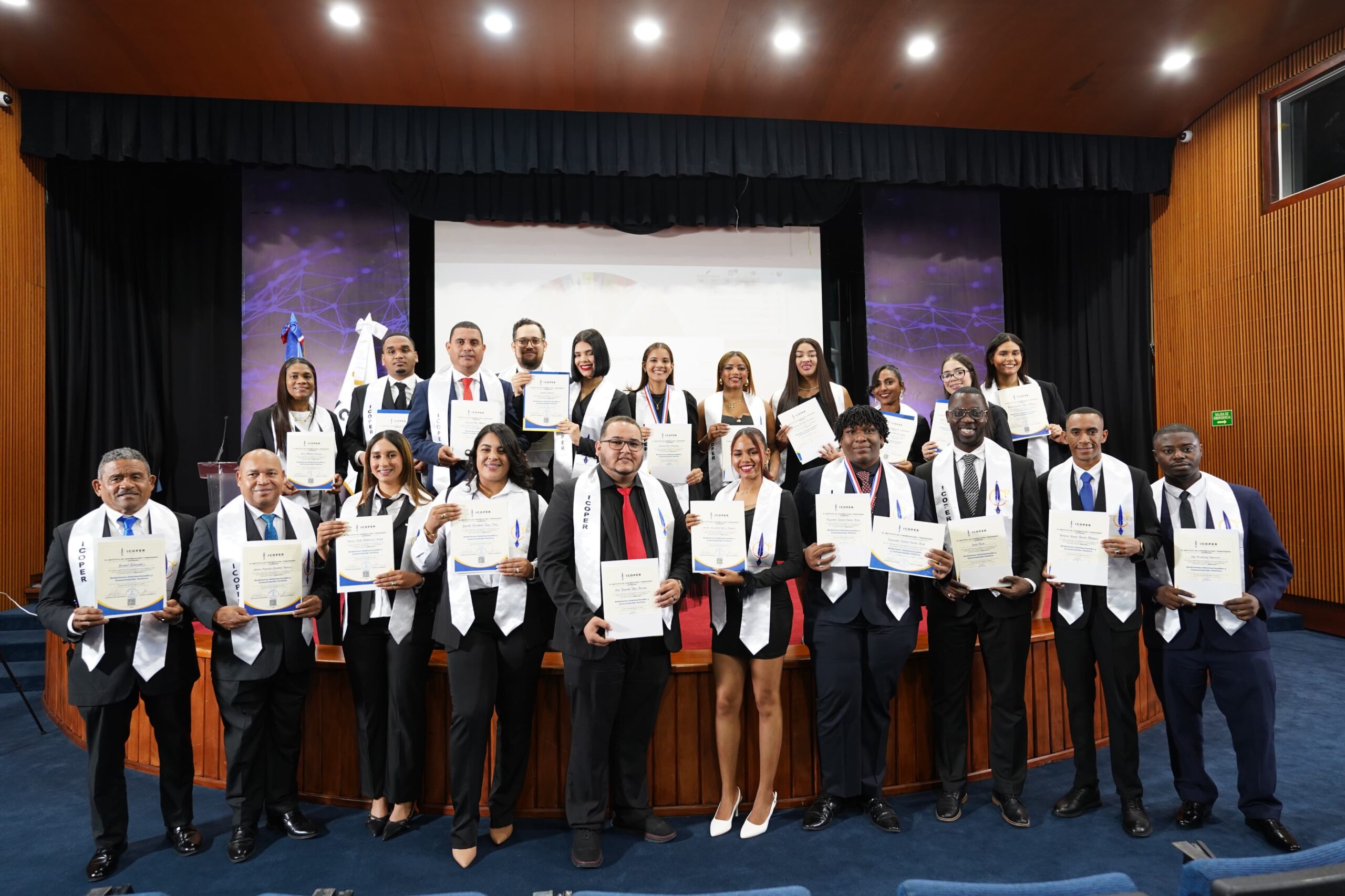En graduación, Icoper reafirma compromiso ético con el futuro profesional de sus estudiantes