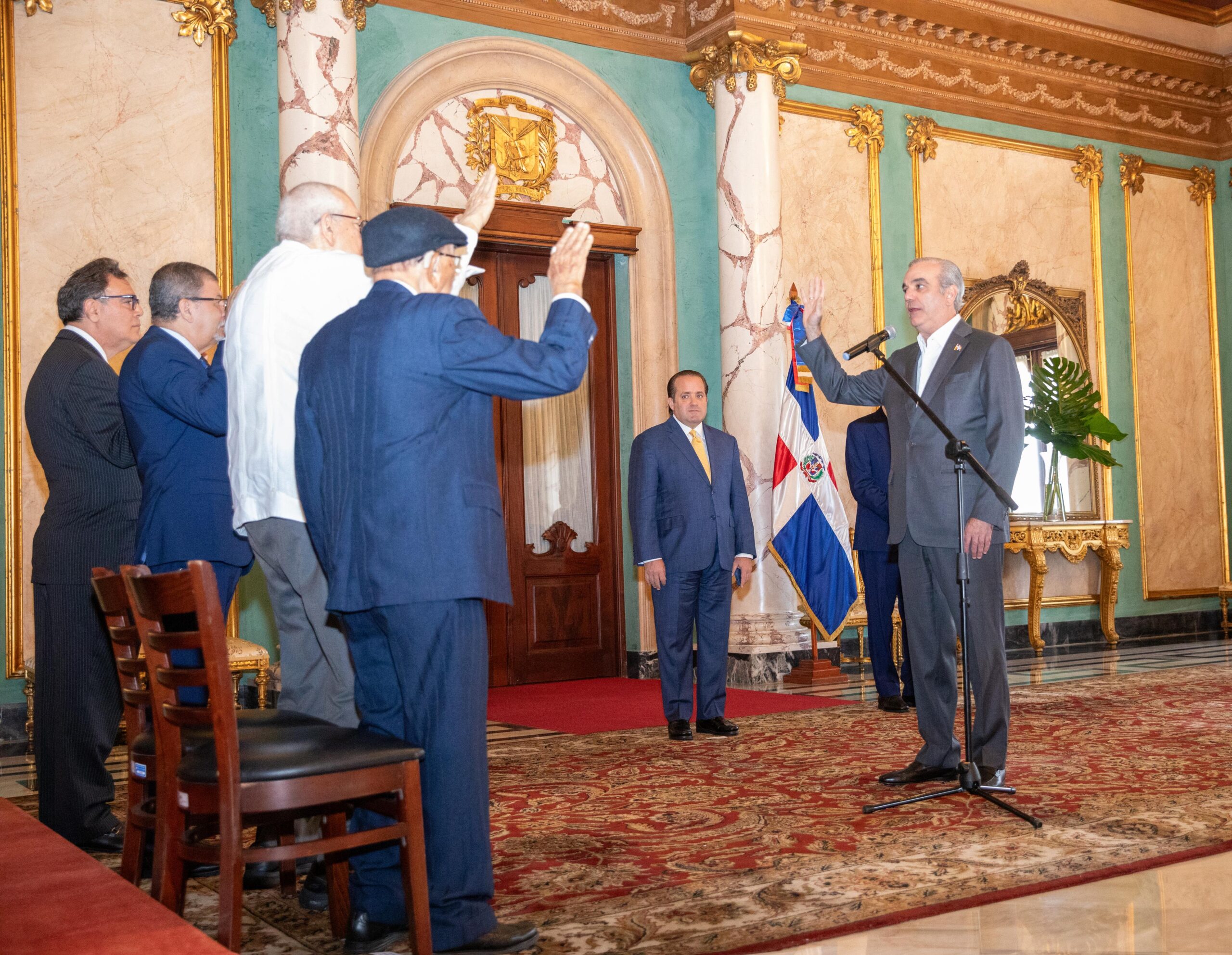Abinader juramenta comisión para puesta en marcha Museo Histórico Gesta de Abril