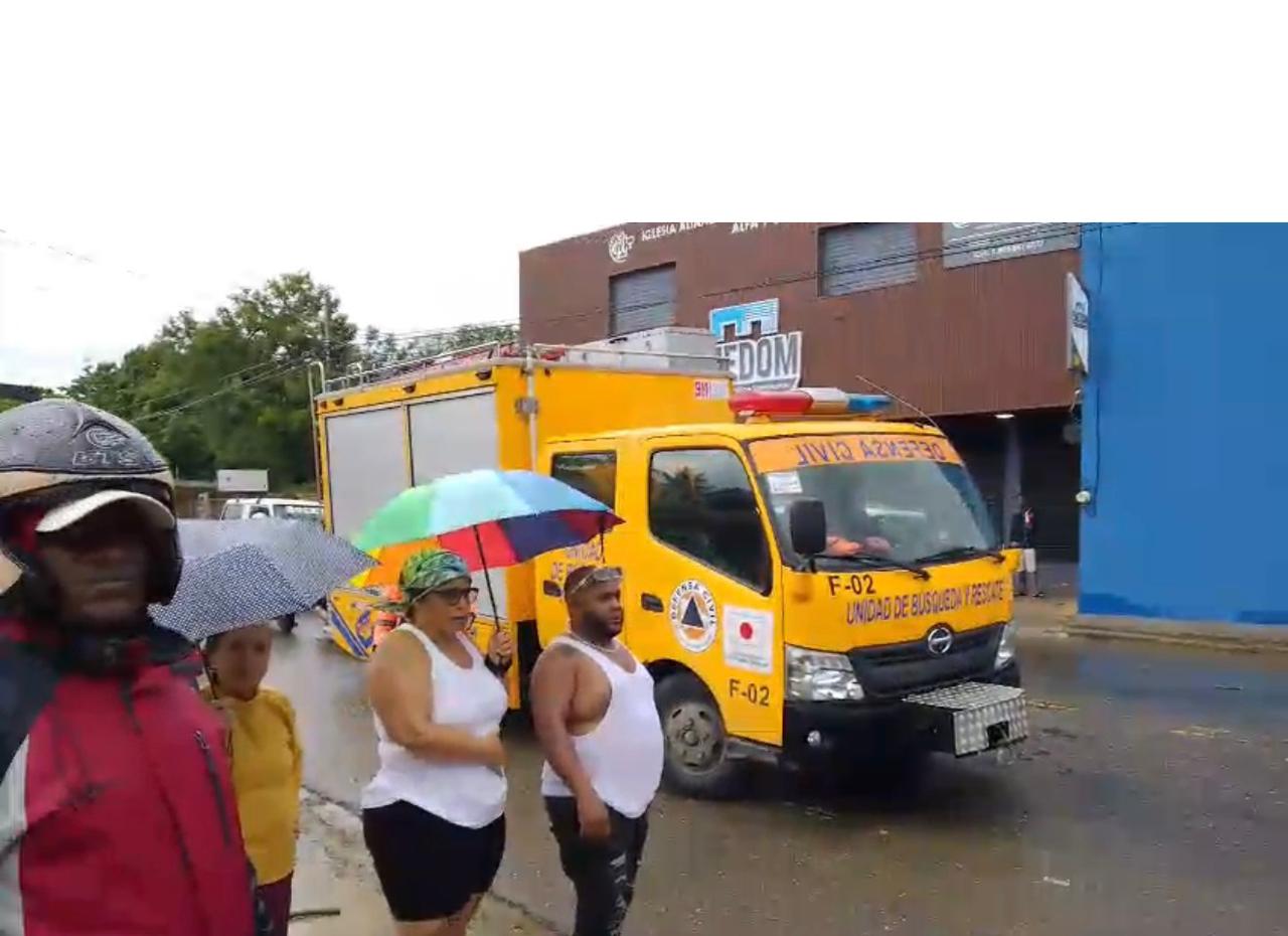 Gran cantidad de lluvia cae en algunos puntos de Santiago