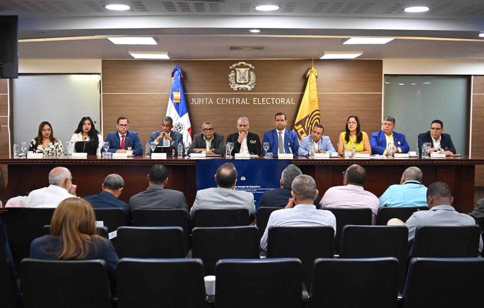 Mesa técnica de JCE trata avances cedulación a nivel local y en exterior con entidades políticas
