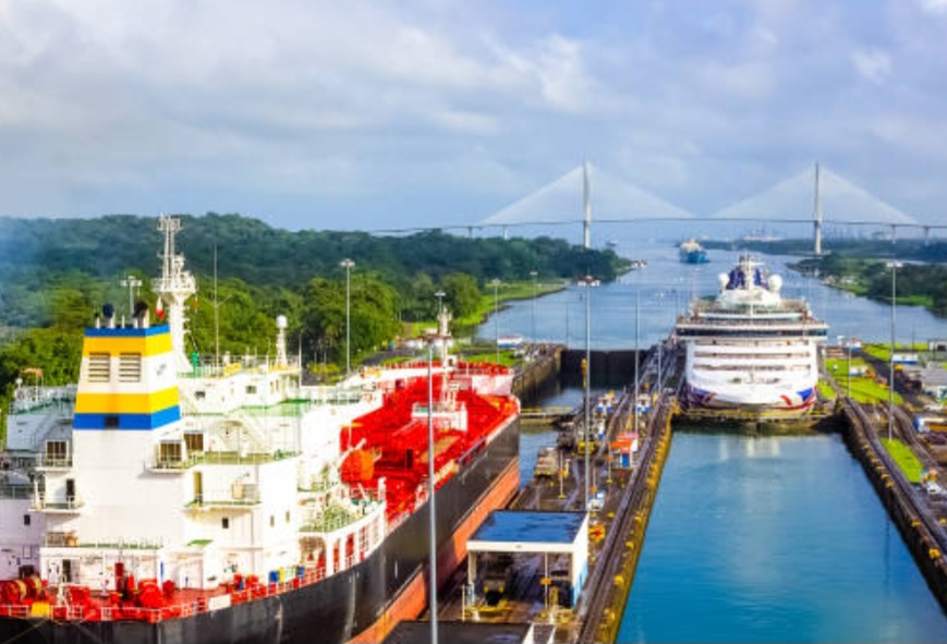 Buques pagan más de $1 millón por cruzar el Canal de Panamá en medio de alta demanda