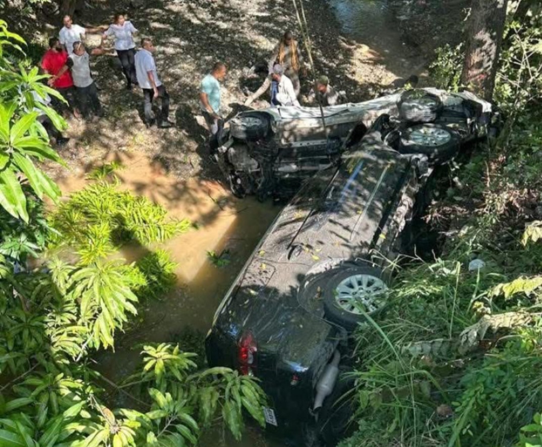 Avanzada presidencial sufre accidente; tres heridos