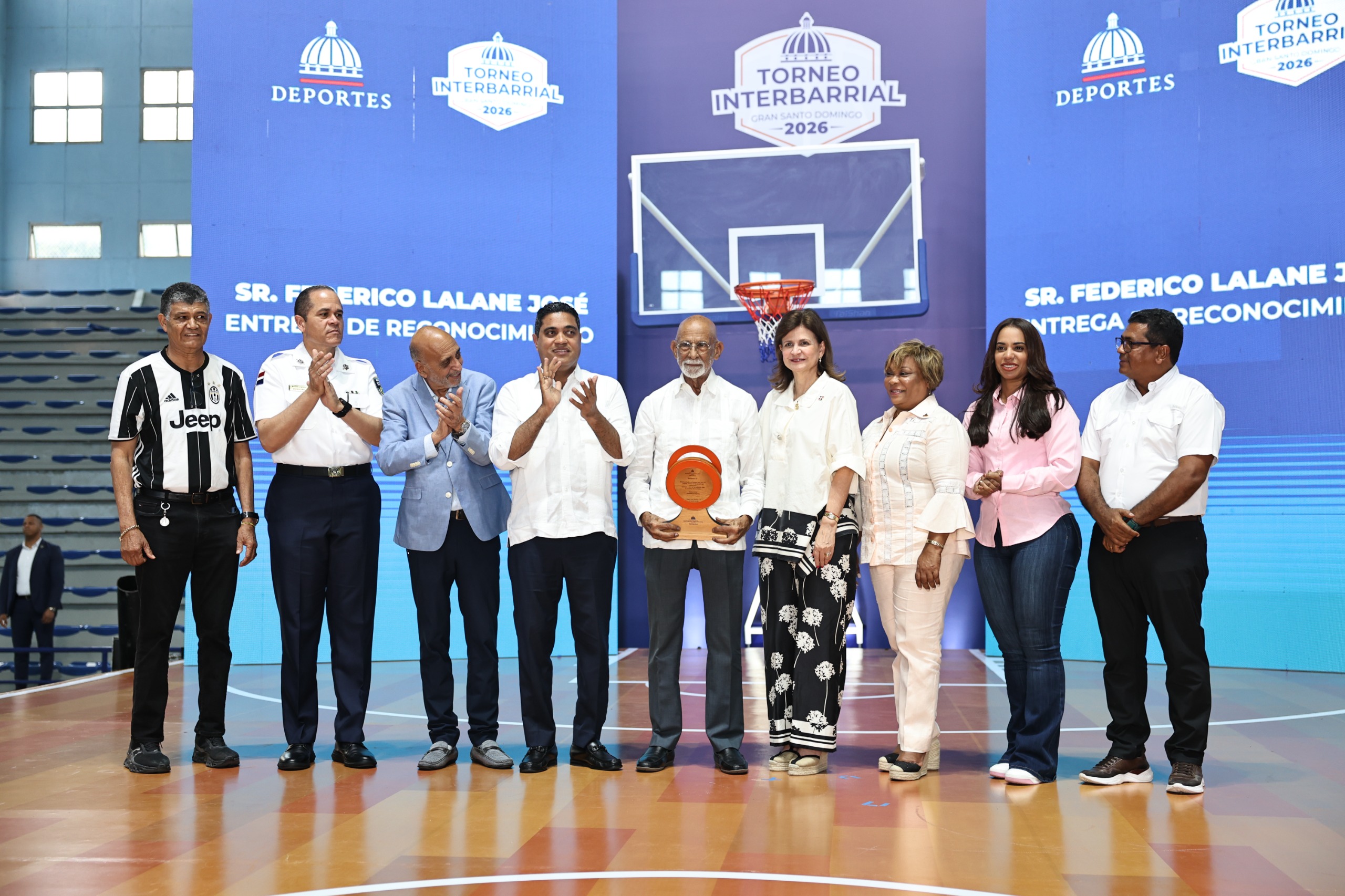 Vicepresidenta Raquel Peña y ministro Kelvin Cruz inauguran Torneo Baloncesto Interbarrial