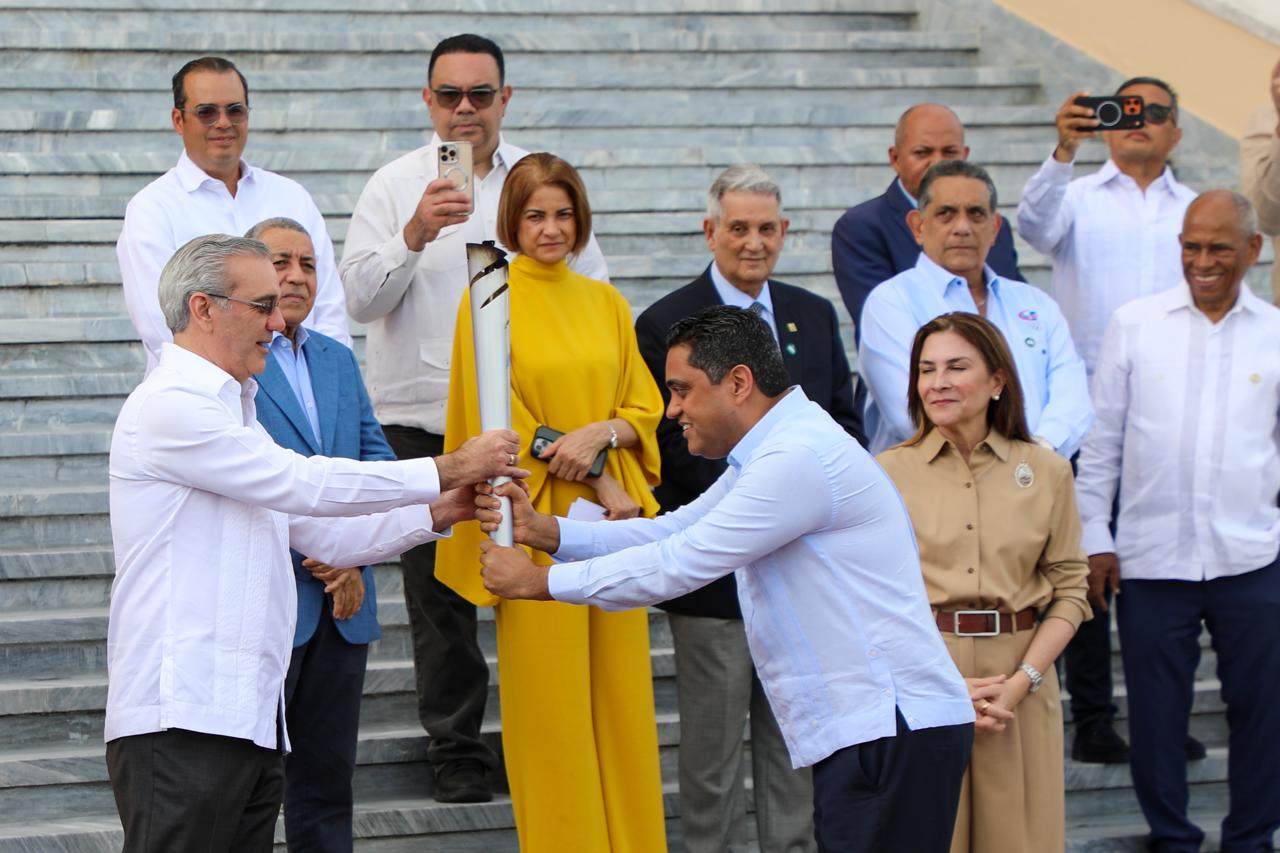 Abinader inicia ruta de antorcha de Juegos Centroamericanos y del Caribe SD 2026