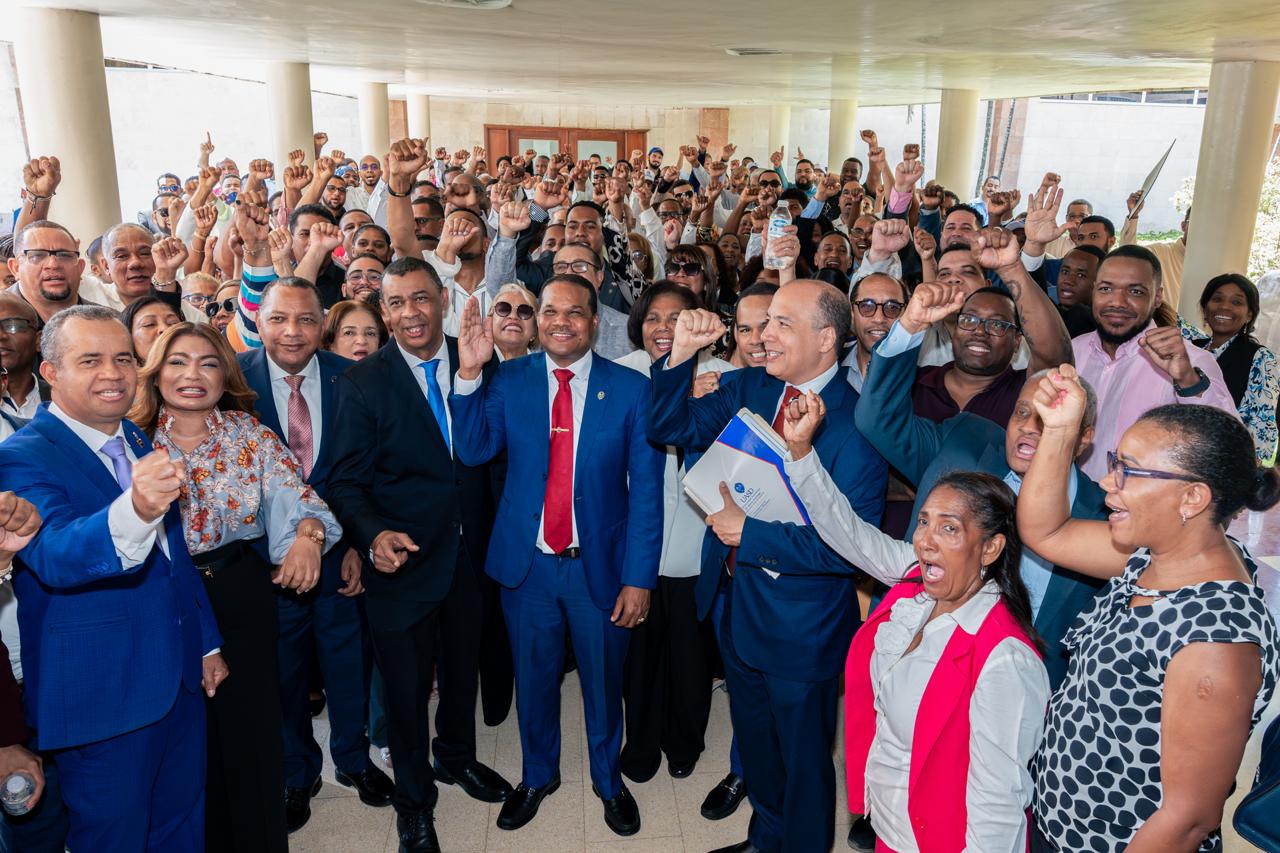 Radhamés Silverio formaliza candidatura rectoría UASD