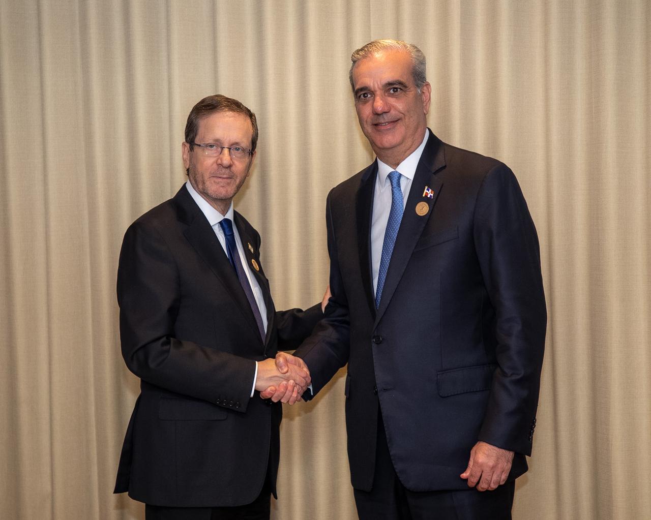 Abinader se reúne con presidente Estado Israel y con subsecretario de Estado de EEUU, en Costa Rica
