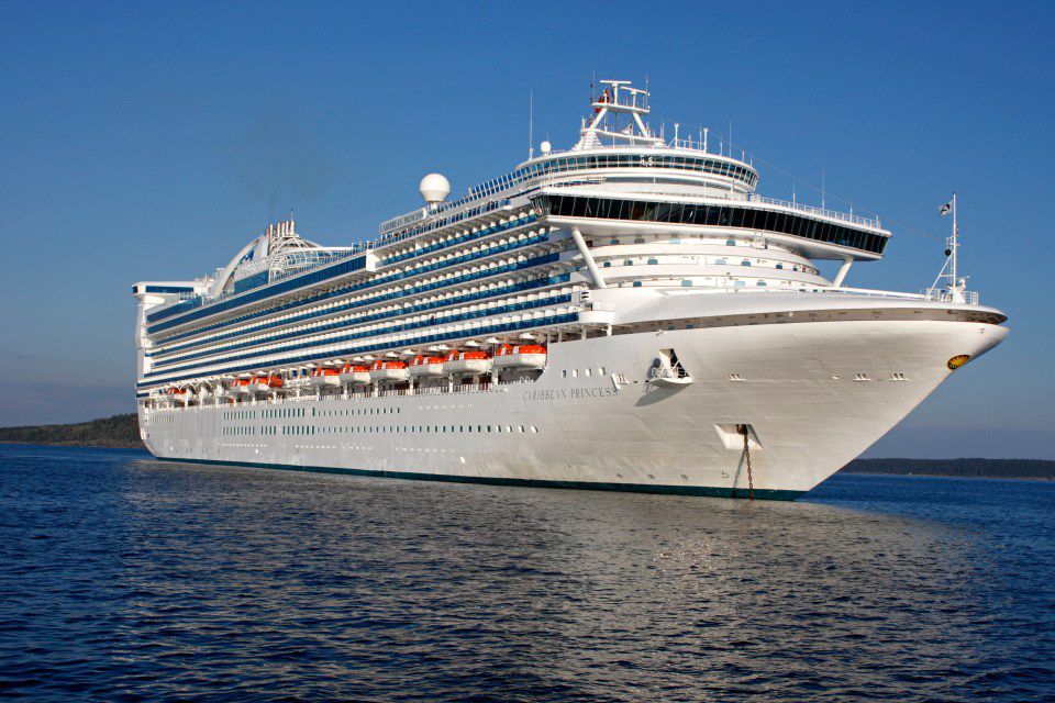 Ministerio Salud y Autoridad Portuaria activaron protocolos sanitarios crucero Puerto Plata; tripulantes aislados no desembarcaron