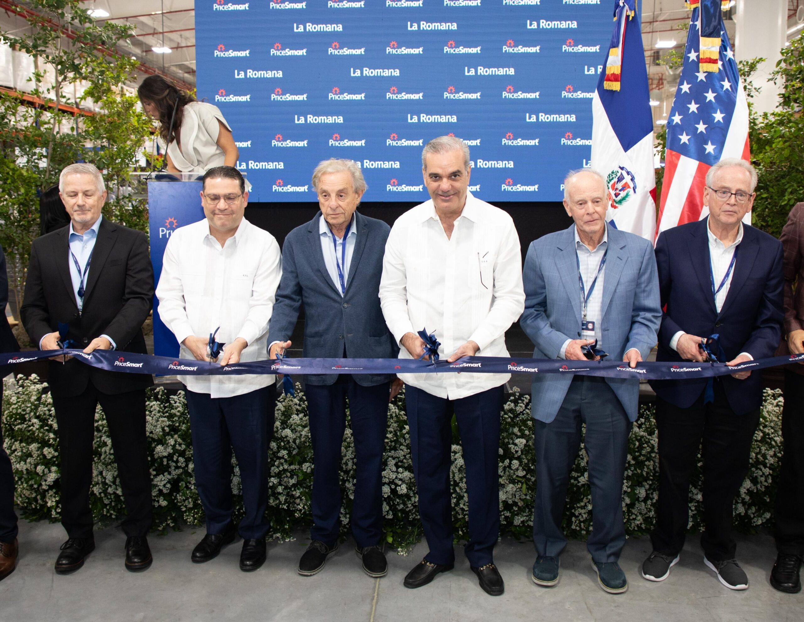 Abinader participa en inauguración sucursal PriceSmart en La Romana