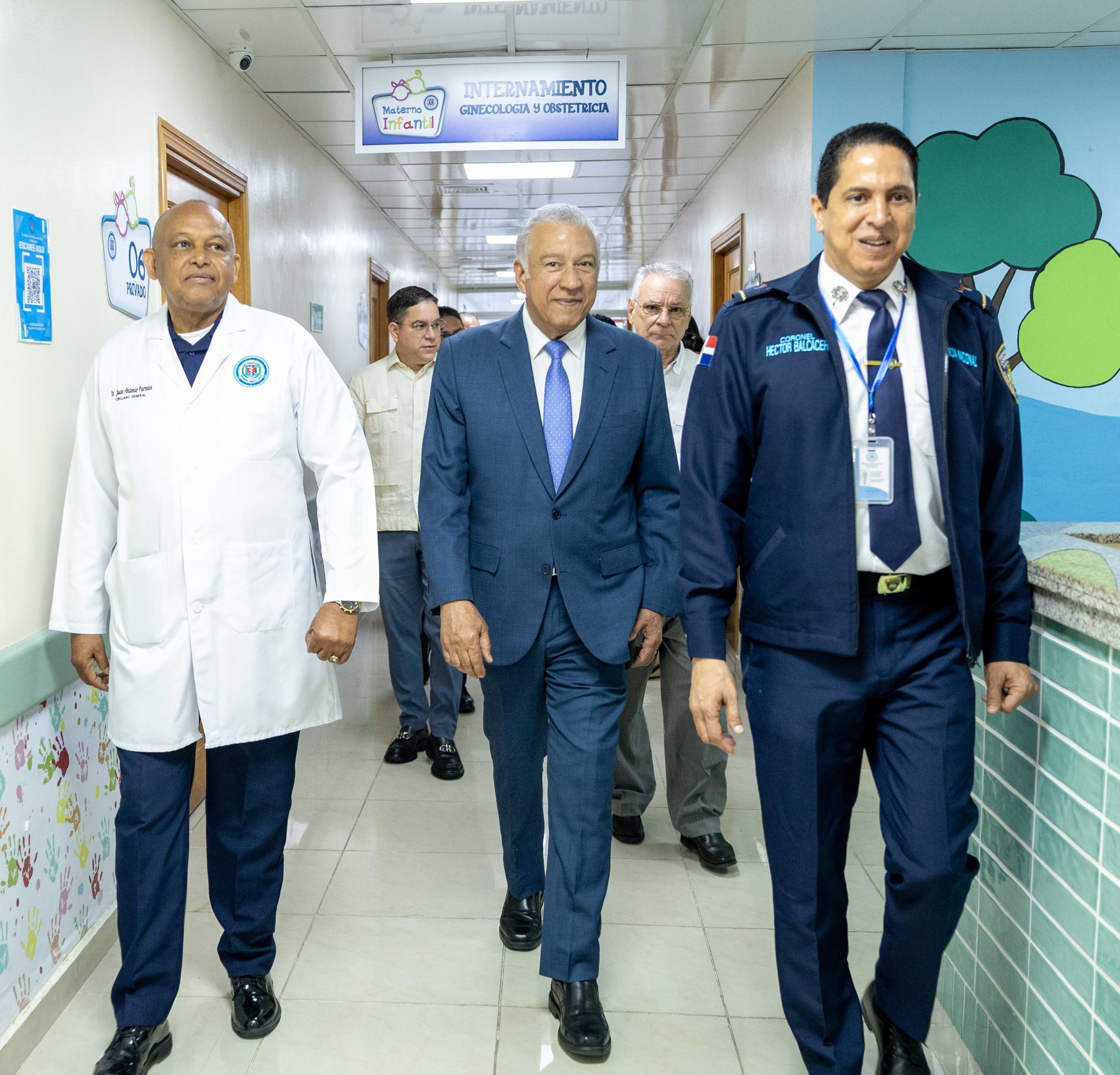 Ministro Andrés Bautista recorre Hospital General Docente de la PN