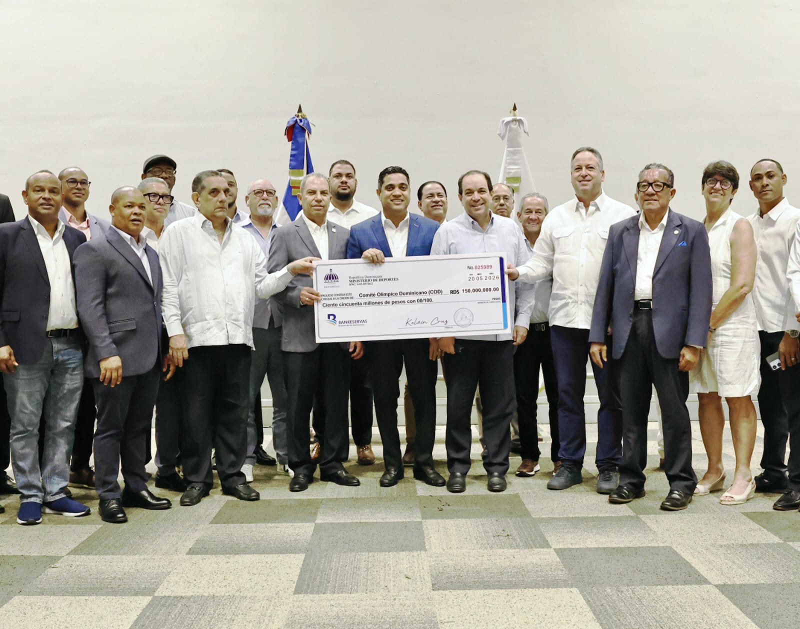 Ministro Kelvin Cruz completa entrega de RD$893 millones al COD para preparación atletas rumbo a Santo Domingo 2026