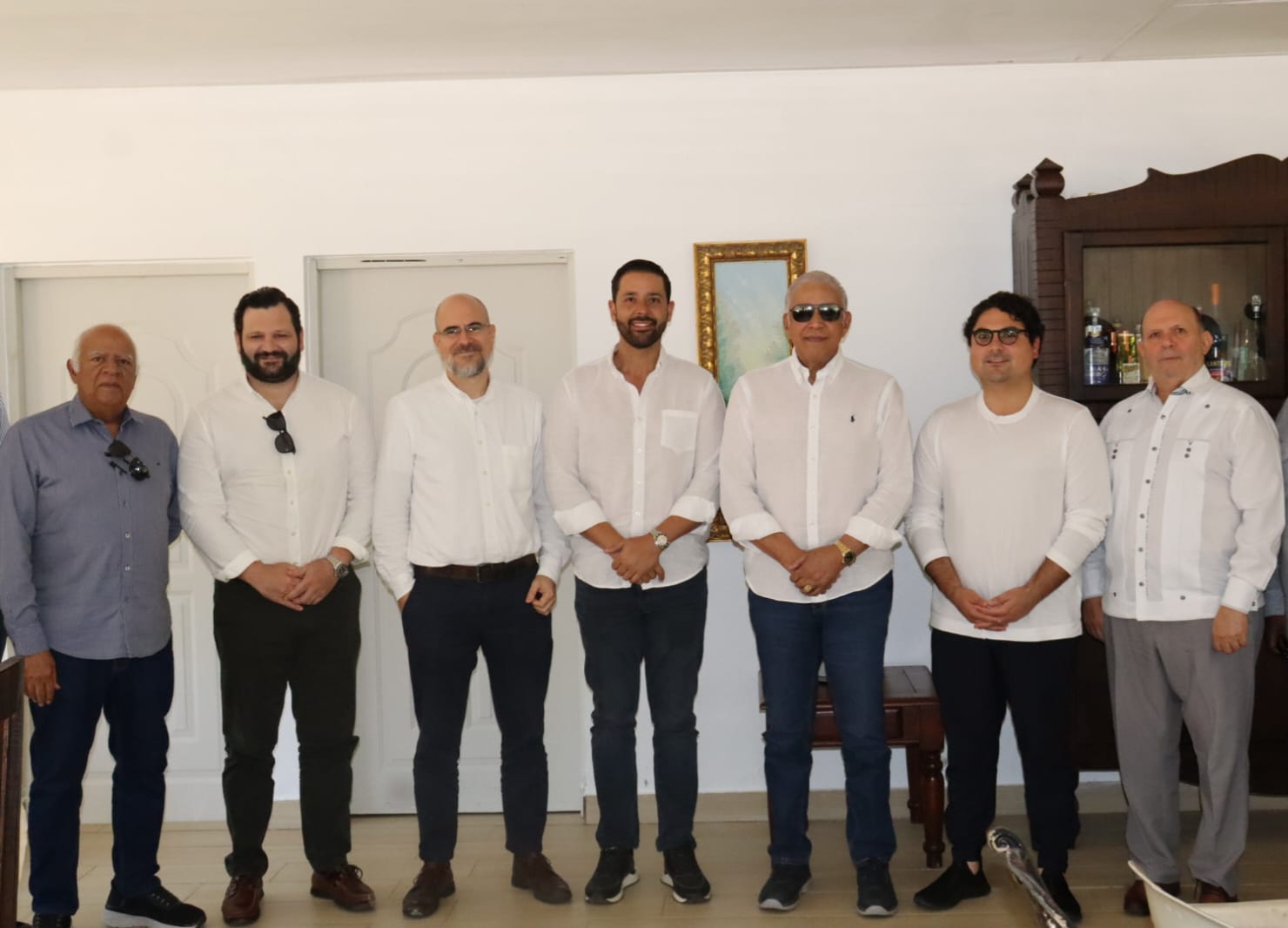 Andrés Bautista y Hostos Rizik recorren carretera Ramón Cáceres; iniciarán estudios para ampliarla