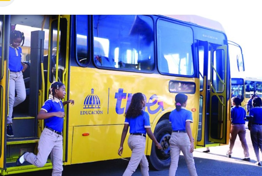 Motoconchistas agreden chófer transporte escolar frente a escolares en Herrera