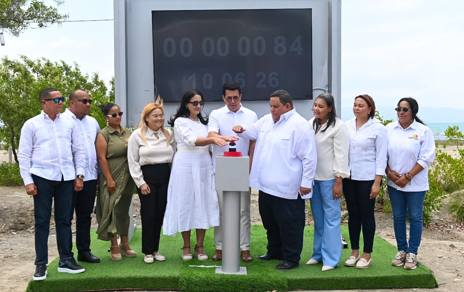 Ministro Turismo invierte más de RD$265M en el rescate playa Monte Río de Azúa