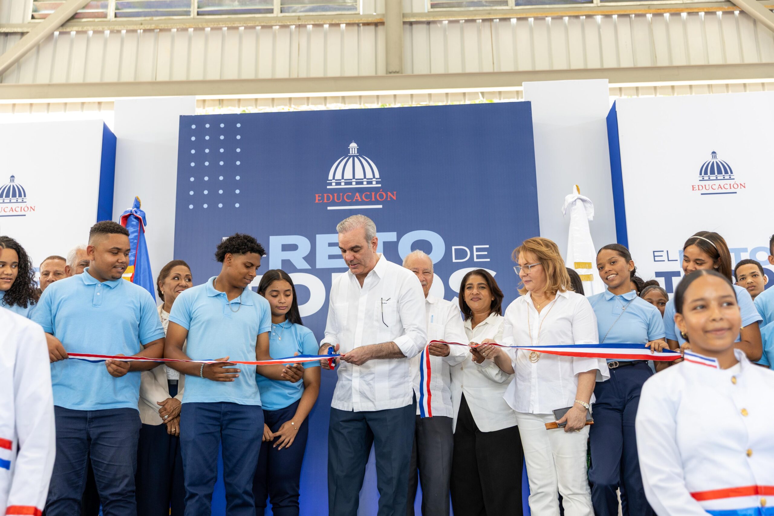 Presidente Abinader inaugura techado Escuela Francisco Henríquez y Carvajal en Cotuí
